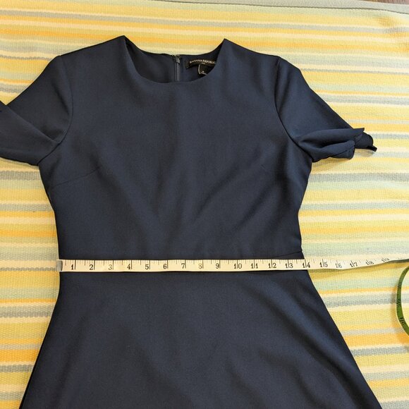 ⭐ Banana Republic Navy Scalloped Fit & Flare Dress size 0 - Picture 7 of 8
